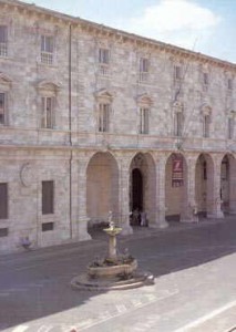 Palazzo dell'Arengo, prima sede della Cassa di Risparmio